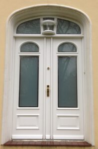 Holzhaustür Kopenhagen mit zwei Flügeln.